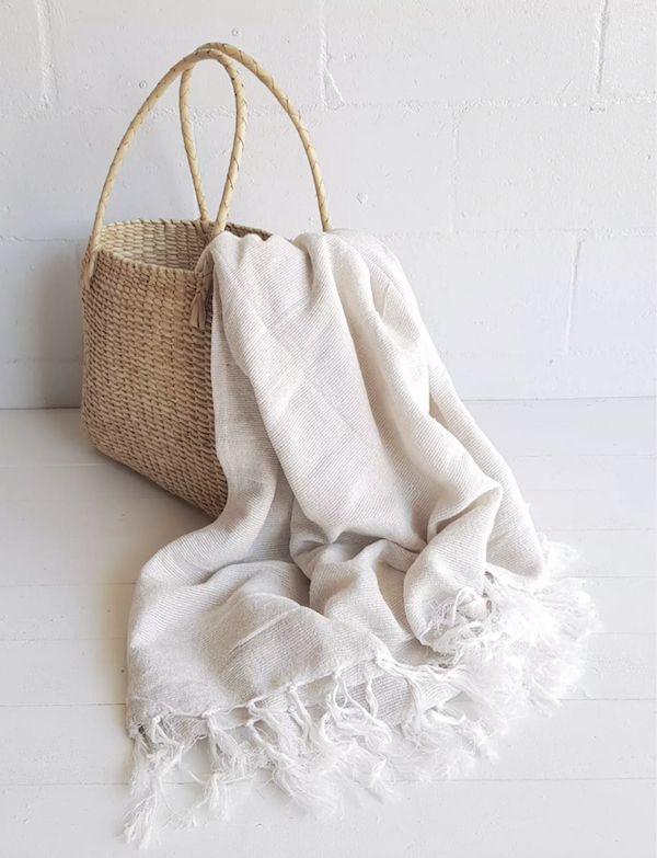 Cotton Tassel Throw Bone - <p style='text-align: center;'>R 50</p>